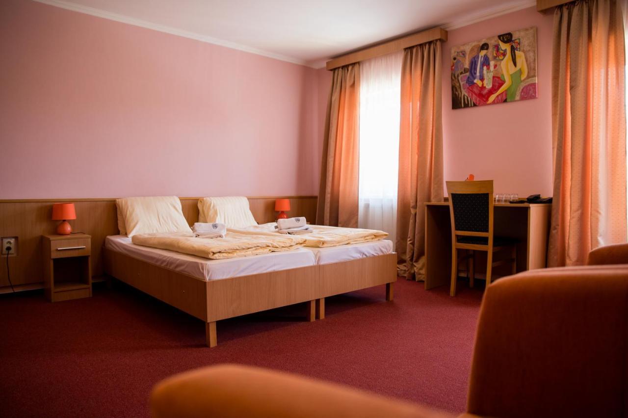 Hotel Clavis Łuczeniec Zewnętrze zdjęcie